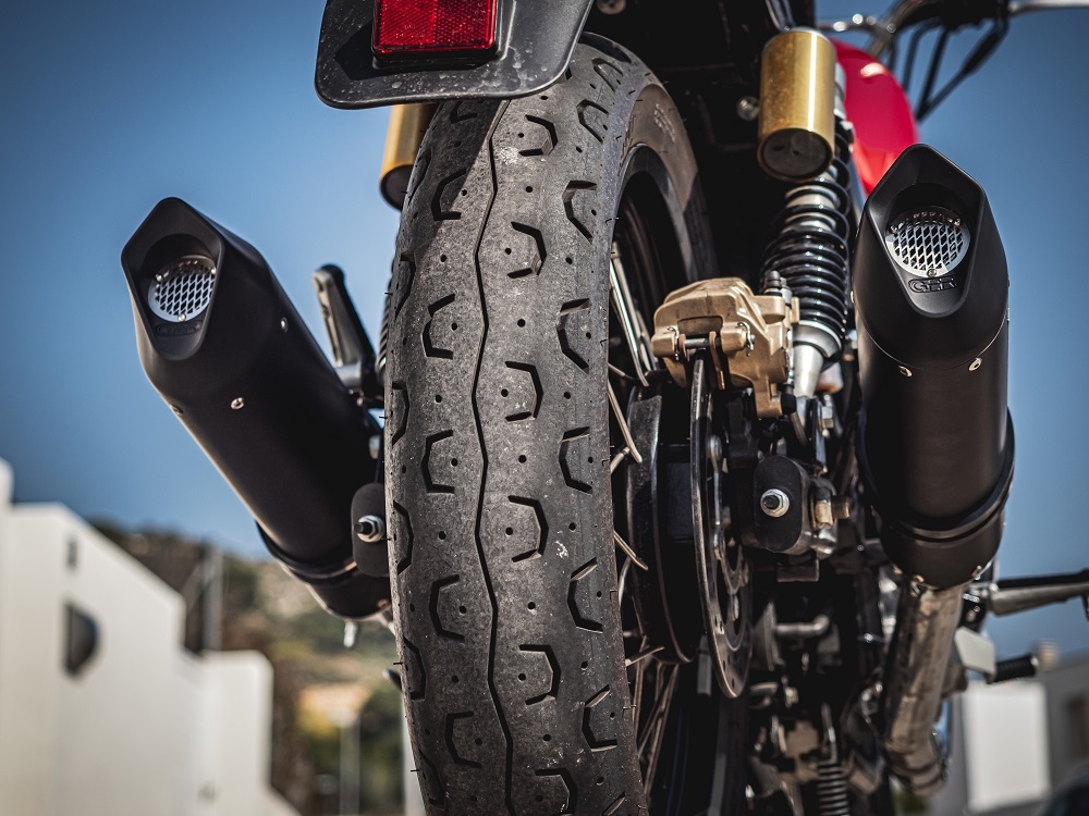 Escape compatível com Royal Enfield Interceptor 650 2021-2025, Furore Evo4 Nero, Par de terminais de exaustão aprovados, com db killer removível, catalisadores e tubo de conexão específico 