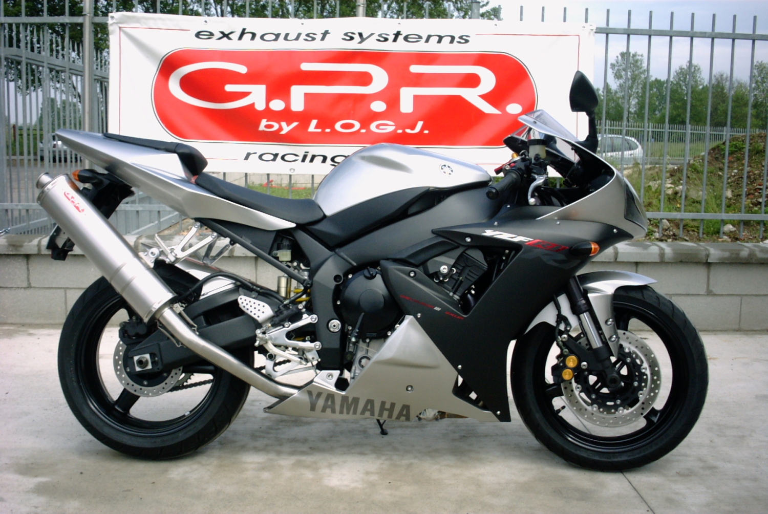 Escape compatível com Yamaha Yzf 1000 R1 2002-2003, Trioval, Escape legal, homologado, silenciador com db killer removível e tubo de ligação específico 