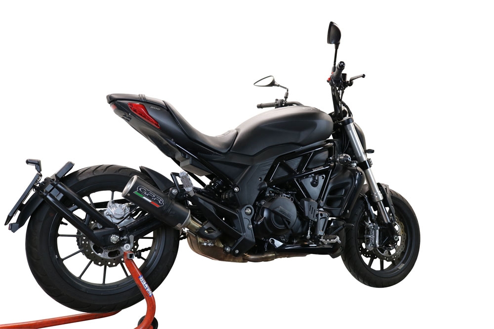 Escape compatível com Benelli 502 C 2021-2024, M3 Black Titanium, Escape legal, homologado, silenciador com db killer removível e tubo de ligação específico 