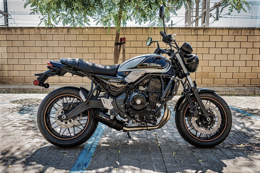 Escape compatível com Kawasaki Z 650 RS 2021-2023, M3 Black Titanium, Escape Racing, linha completa, fornecido com coletor específico, artigo sem homologação 