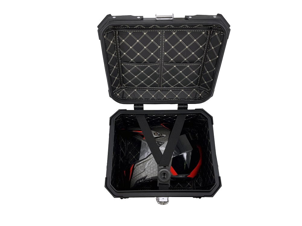 GPR TECH TOP CASE ALPI-TECH 45 LT. PRETO Top case em alumínio, cor preta com placa universal incluída Capacidade Litros 45