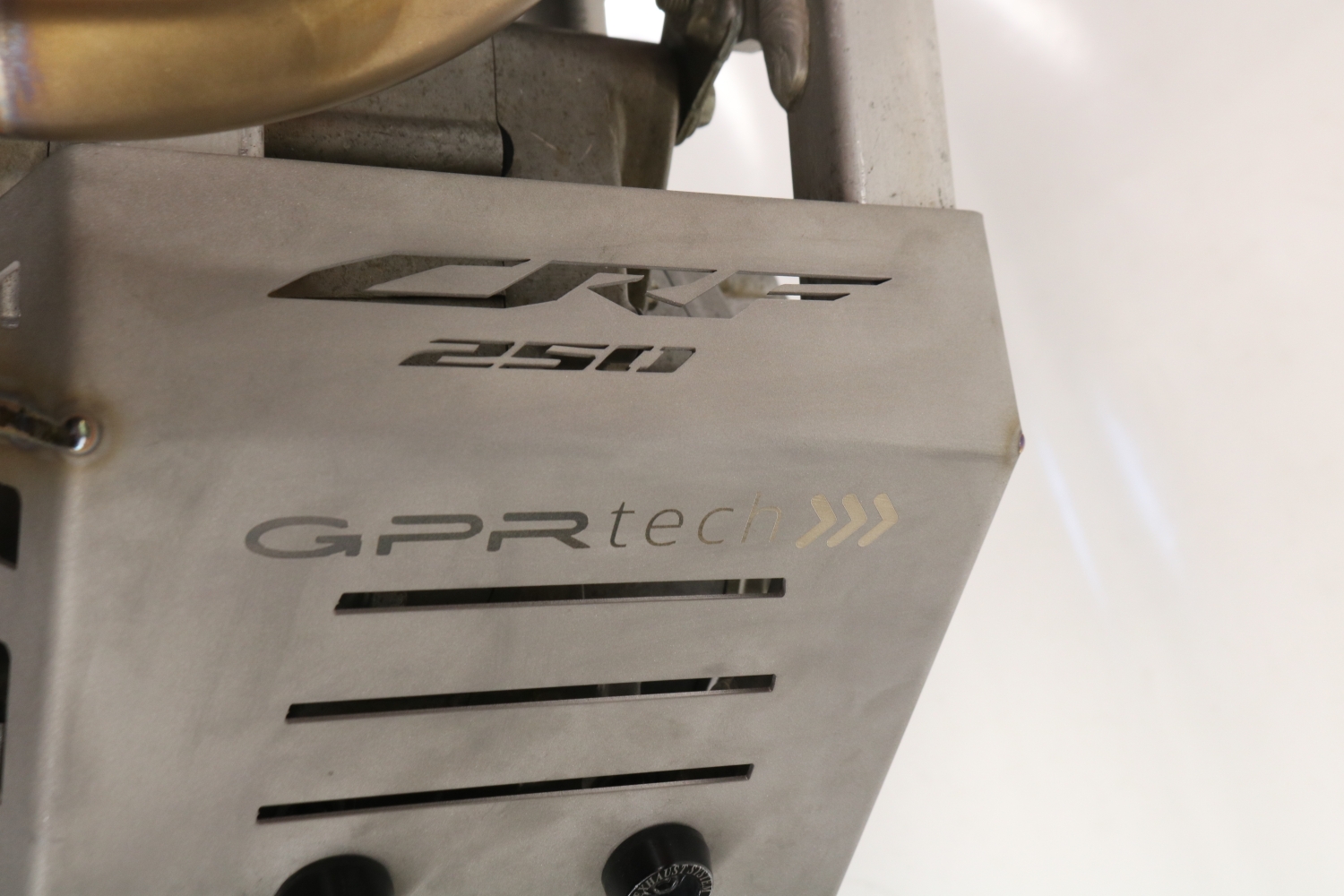 Placa antiderrapante de titânio GPR TECH compatível com Benelli Trk 502 X 2021/2024 e5