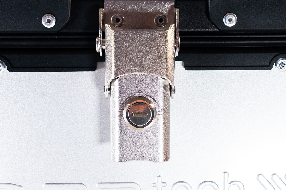 GPR TECH TOP CASE ALPI-TECH 45 LT. PRATA Top case em alumínio, cor prata com placa universal incluída Capacidade Litros 45