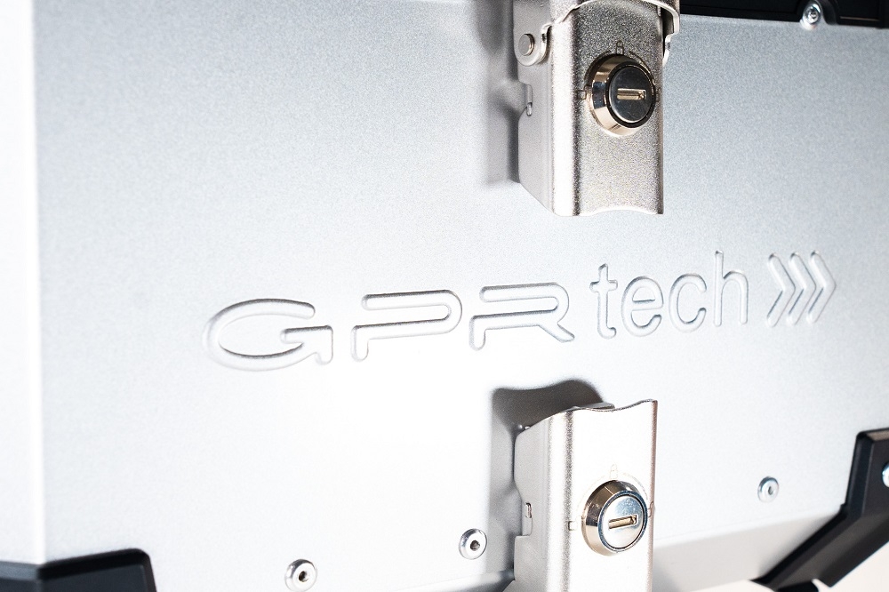 GPR TECH TOP CASE ALPI-TECH 45 LT. PRATA Top case em alumínio, cor prata com placa universal incluída Capacidade Litros 45