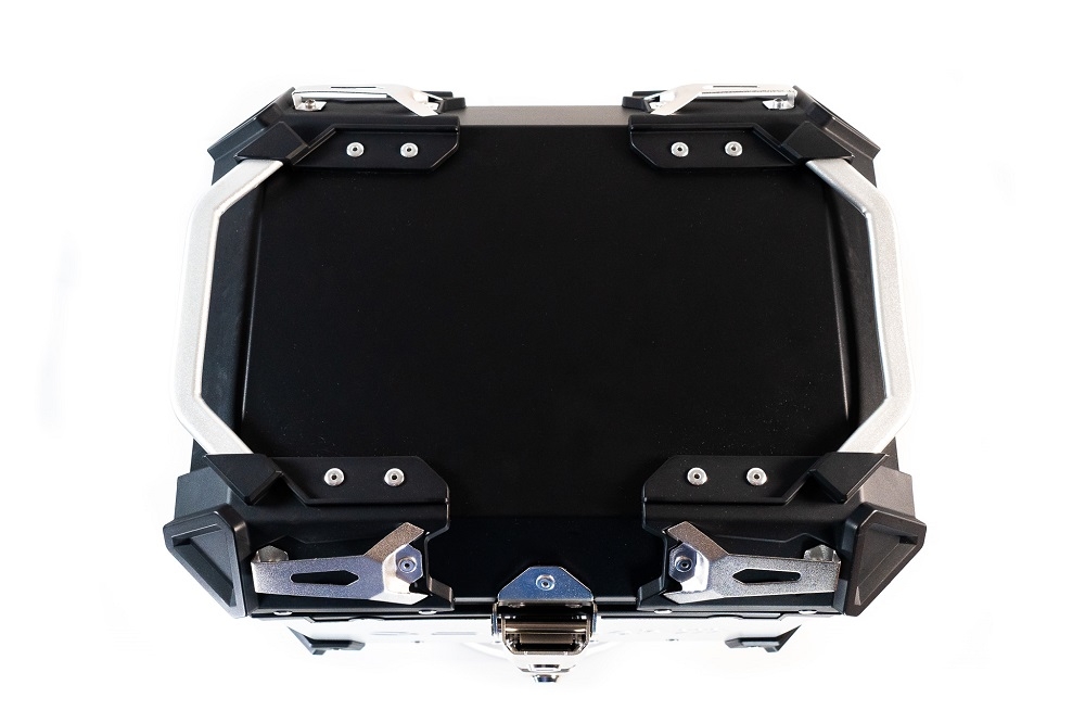 GPR TECH TOP CASE ALPI-TECH 45 LT. PRATA Top case em alumínio, cor prata com placa universal incluída Capacidade Litros 45