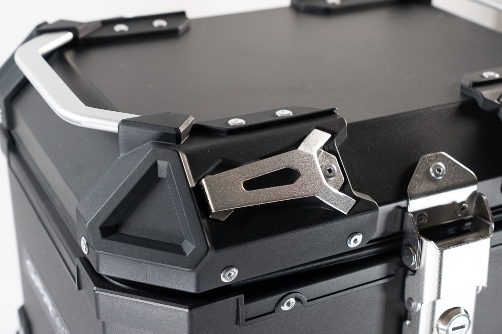 GPR TECH TOP CASE ALPI-TECH 45 LT. PRETO Top case em alumínio, cor preta com placa universal incluída Capacidade Litros 45