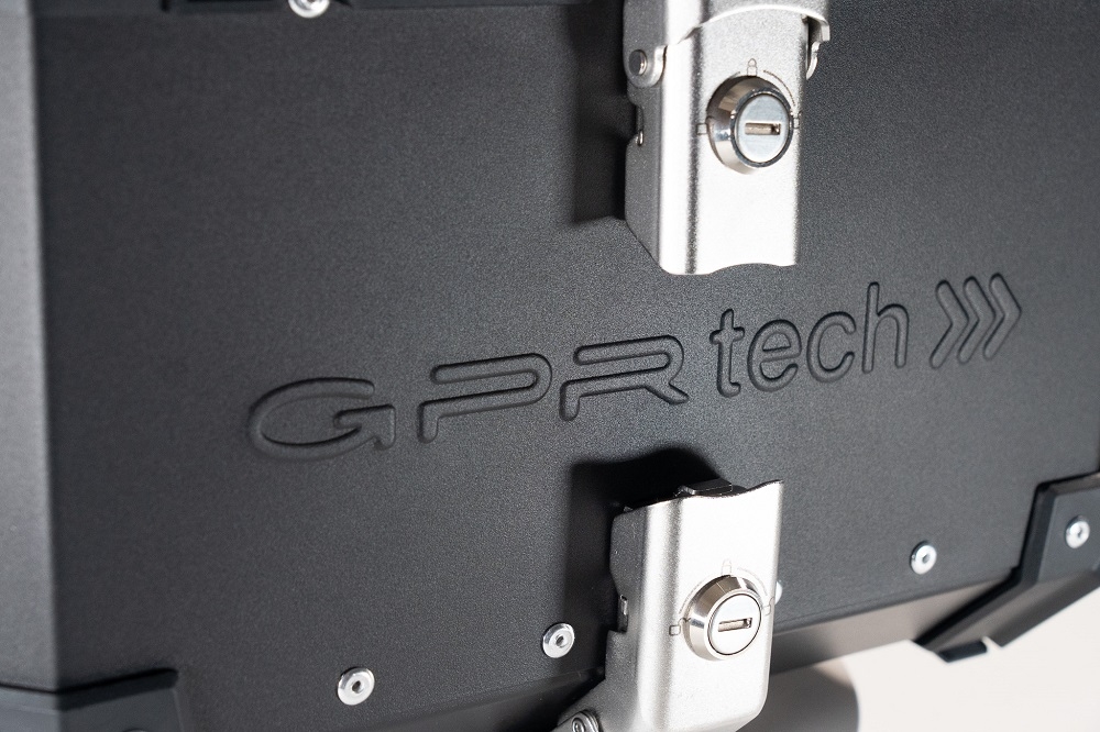 GPR TECH TOP CASE ALPI-TECH 45 LT. PRETO Top case em alumínio, cor preta com placa universal incluída Capacidade Litros 45