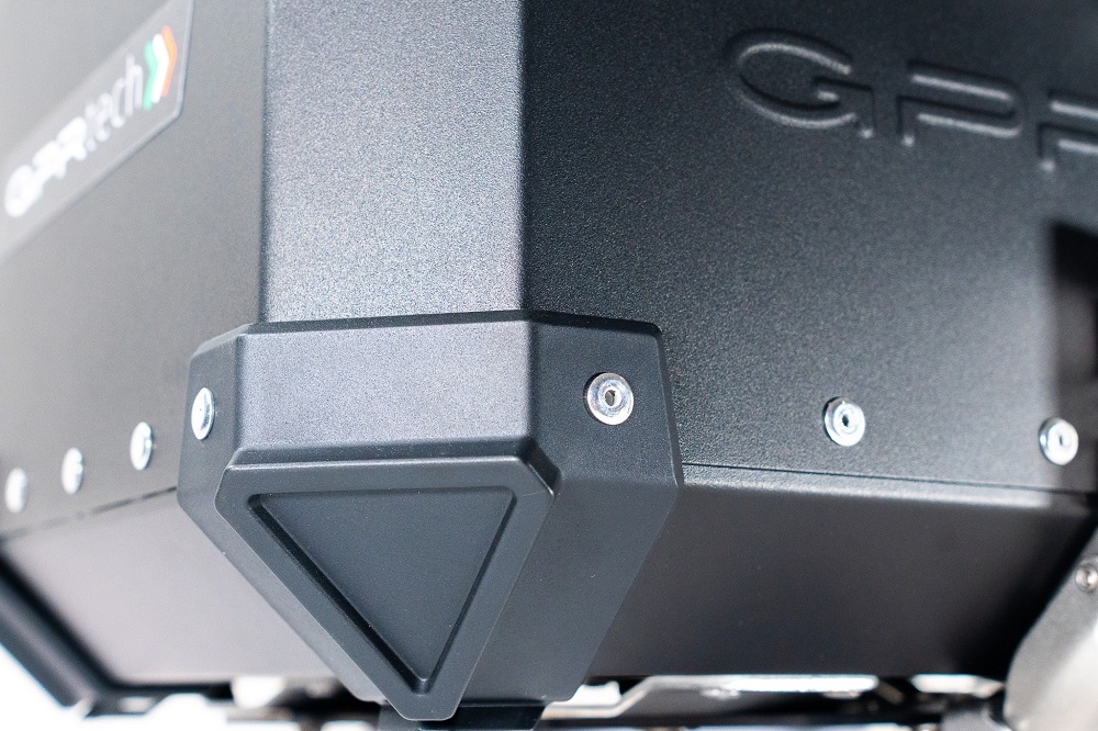 GPR TECH TOP CASE ALPI-TECH 45 LT. PRETO Top case em alumínio, cor preta com placa universal incluída Capacidade Litros 45