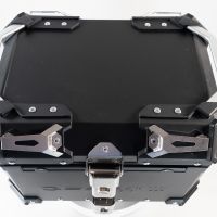 GPR TECH TOP CASE ALPI-TECH 45 LT. PRETO Top case em alumínio, cor preta com placa universal incluída Capacidade Litros 45