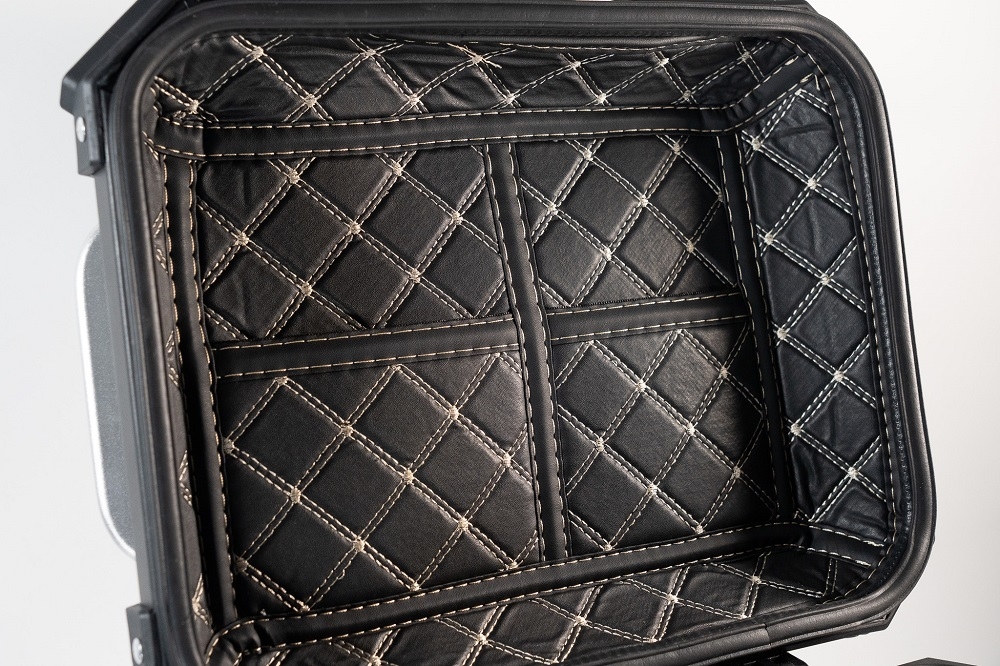 GPR TECH TOP CASE ALPI-TECH 45 LT. PRETO Top case em alumínio, cor preta com placa universal incluída Capacidade Litros 45