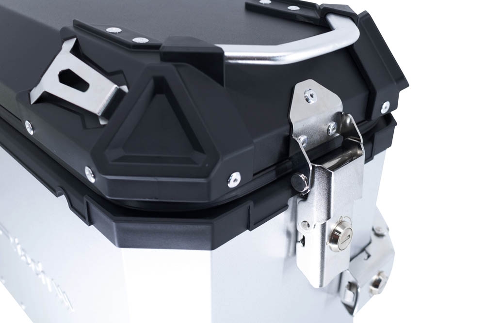 Par de malas laterais em alumínio com o lado direito contornado, cor prata com porta-bagagem específico GPR TECH compatível com  Bmw R 1200 Gs 2017/2018 e4