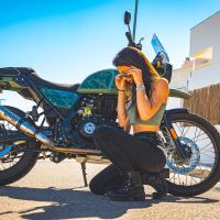 Escape compatível com Royal Enfield Himalayan 410 2021-2024, Deeptone Inox, Sistema racing Silencioso com tubo de ligação 