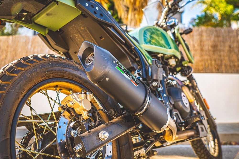 Escape compatível com Royal Enfield Himalayan 410 DIAM 42.5 2017-2020, Furore Evo4 Nero, Escape legal, homologado, silenciador com catalisador, db killer removível e tubo de ligação específico 