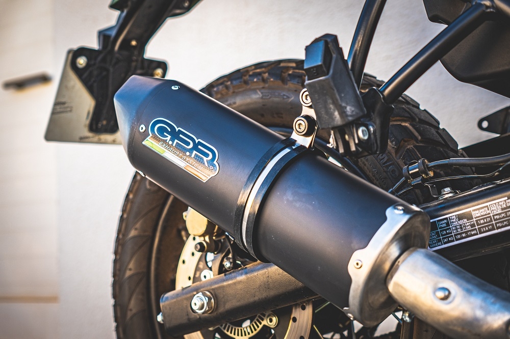 Escape compatível com Royal Enfield Himalayan 410 DIAM 42.5 2017-2020, Furore Evo4 Nero, Escape legal, homologado, silenciador com catalisador, db killer removível e tubo de ligação específico 
