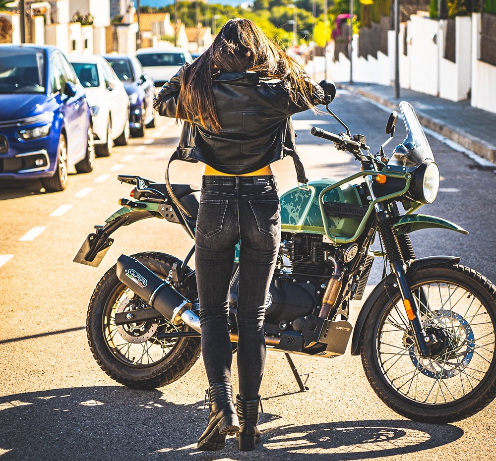 Escape compatível com Royal Enfield Scram 411 2022-2024, Furore Nero, Sistema racing Silencioso com tubo de ligação 