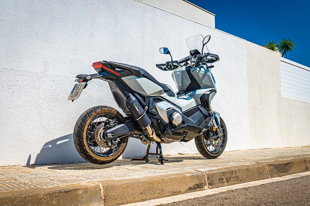 Escape compatível com Honda X-Adv 750 2021-2024, Furore Evo4 Nero, Escape legal, homologado, silenciador com db killer removível e tubo de ligação específico 