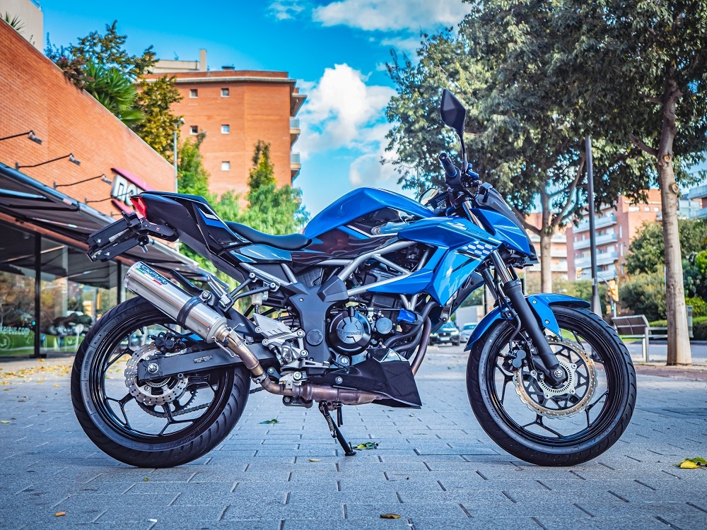 Escape compatível com Kawasaki Z 125 2021-2024, M3 Inox , Escape legal, homologado, silenciador com db killer removível e tubo de ligação específico 