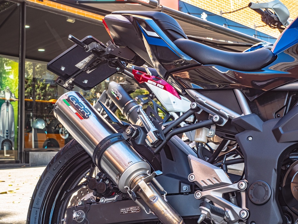 Escape compatível com Kawasaki Z 125 2021-2024, M3 Inox , Escape legal, homologado, silenciador com db killer removível e tubo de ligação específico 
