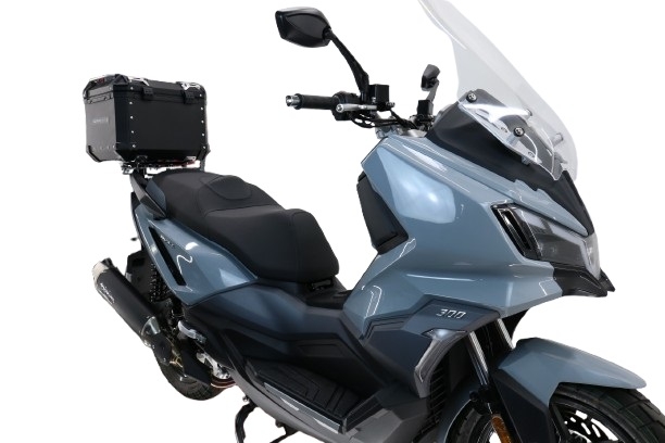 Top case maletas GPR TECH compatível com Sym ADX 300 2024/2026 e5 Plus Top Case Alpi-Tech em alumínio, cor preta com placa específica incluída Capacidade Litros 35