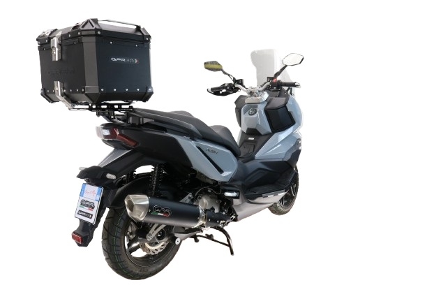 Top case maletas GPR TECH compatível com Sym ADX 300 2024/2026 e5 Plus Top Case Alpi-Tech em alumínio, cor preta com placa específica incluída Capacidade Litros 45