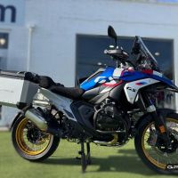 GPR TECH compatível com  Bmw R 1300 GS Adventure 2023/2025 Par de malas laterais em alumínio cor prata com porta-bagagem específico Capacidade 38 LT. + 38 LT.